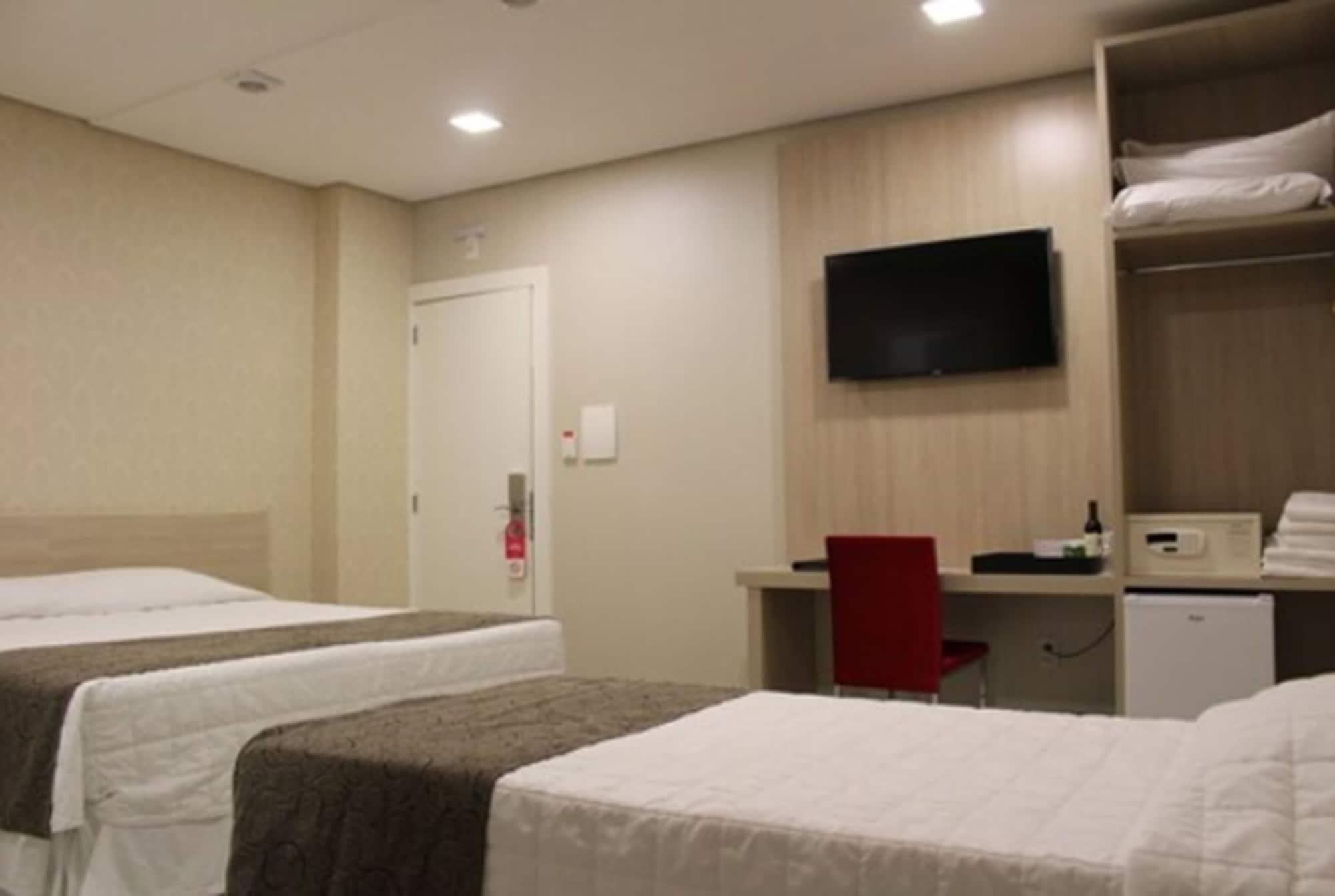Holiday & Business Hotel - Em Frente Ao Centro De Eventos E Arena Conda Chapecó 외부 사진