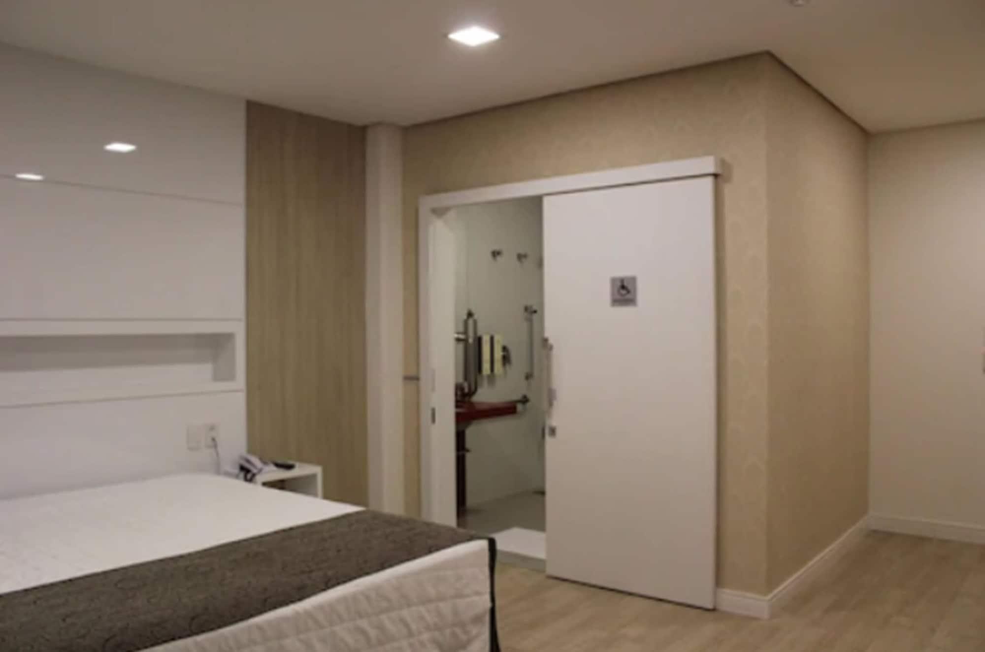 Holiday & Business Hotel - Em Frente Ao Centro De Eventos E Arena Conda Chapecó 외부 사진