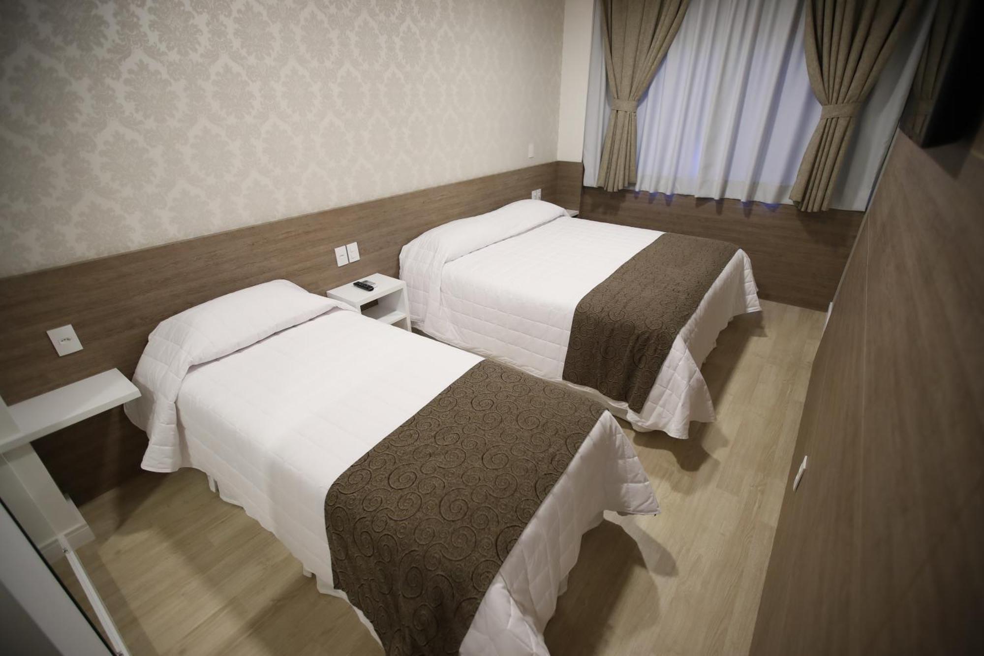 Holiday & Business Hotel - Em Frente Ao Centro De Eventos E Arena Conda Chapecó 객실 사진