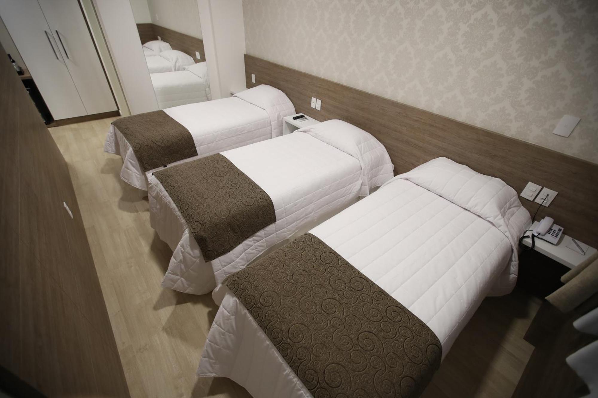 Holiday & Business Hotel - Em Frente Ao Centro De Eventos E Arena Conda Chapecó 객실 사진